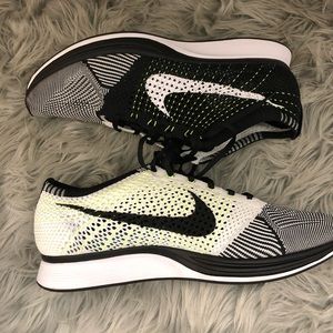 Nike men’s flyknit racer